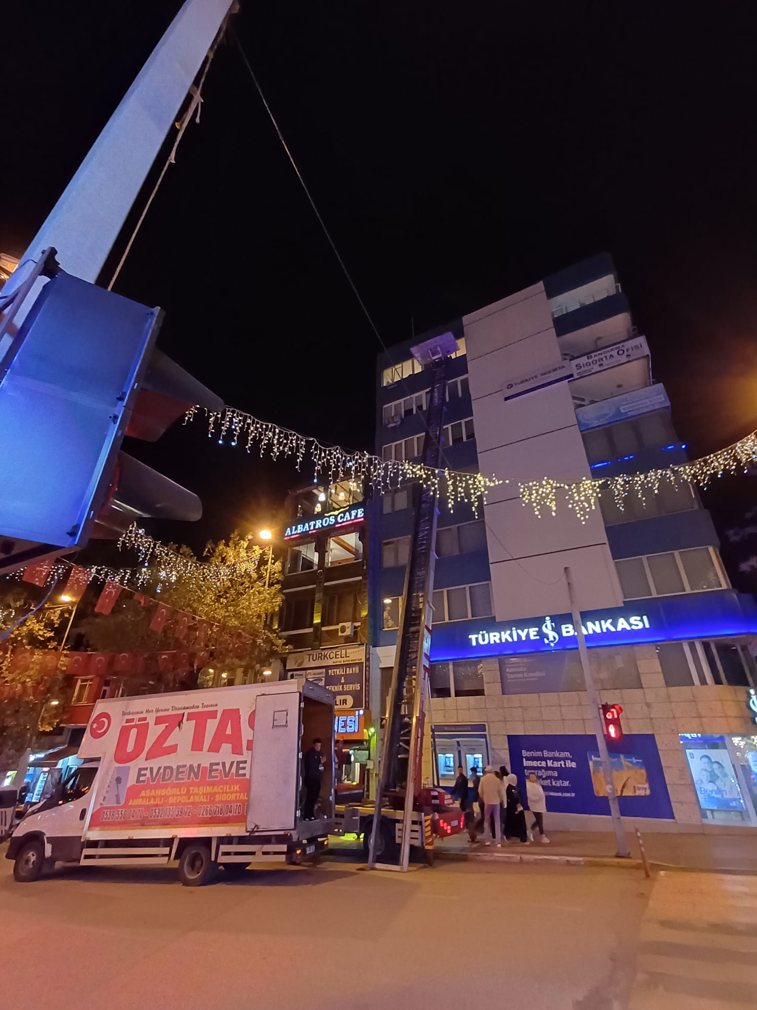 Bandırma profesyonel evden eve nakliyat kamyonu yükleme süreci